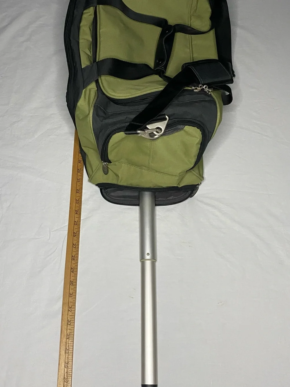 Eddie Bauer Expedition 22 Rolling Duffel Bag Upright Suitcase Travel Green